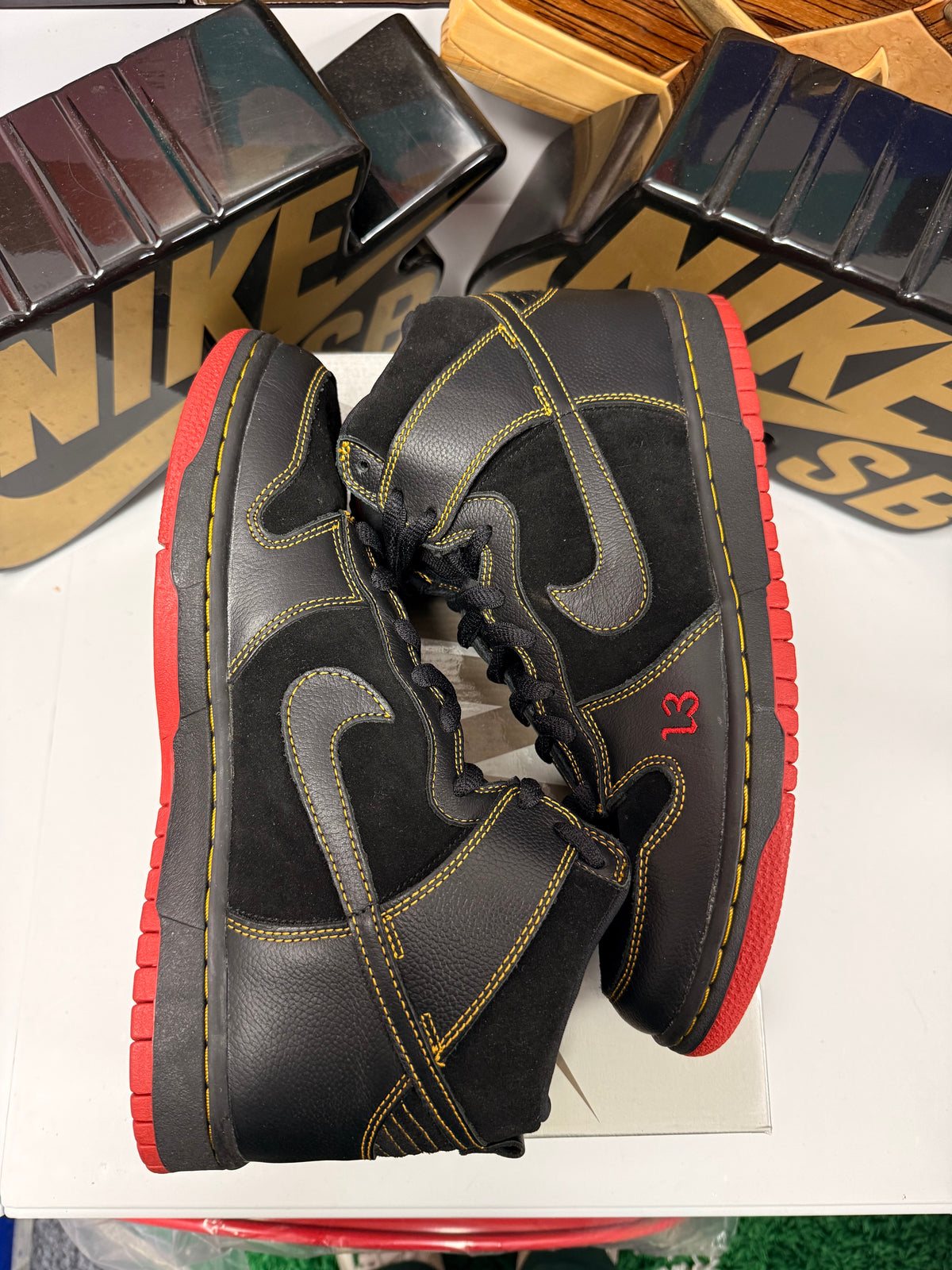 UNLUCKY 13 UK 9 2004