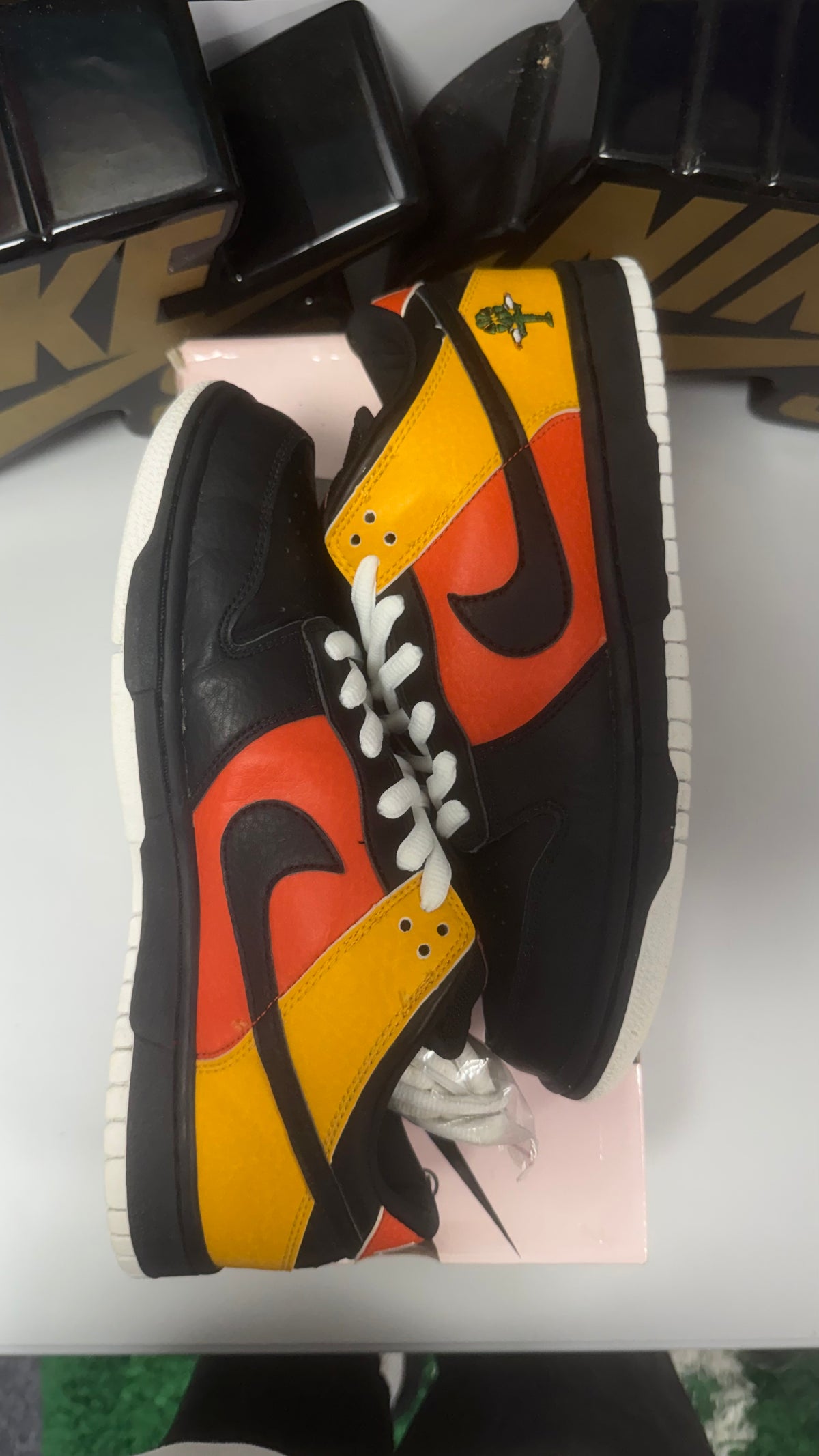 RAYGUN BLACK UK 9 2005