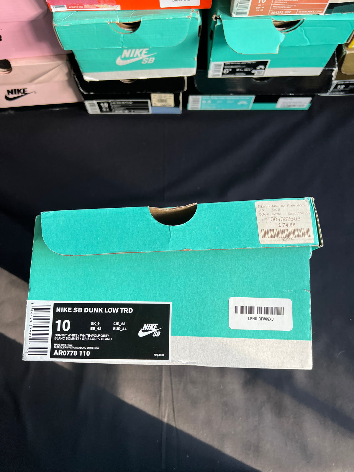 SOLD SUMMIT WHITE WOLF GREY UK 9 2018